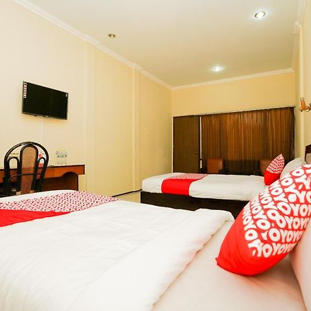 פרובולינגו Oyo 1652 Hotel Tampiarto מראה חיצוני תמונה