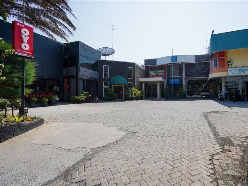 פרובולינגו Oyo 1652 Hotel Tampiarto מראה חיצוני תמונה