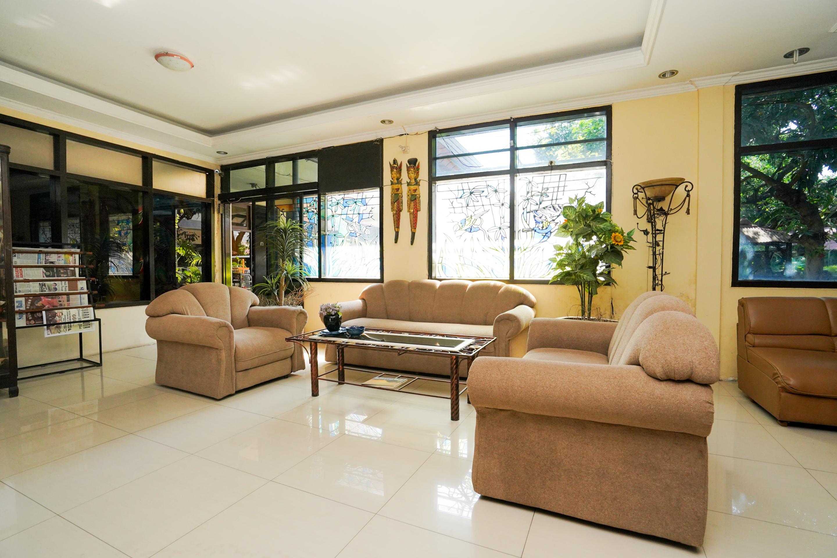 פרובולינגו Oyo 1652 Hotel Tampiarto מראה חיצוני תמונה