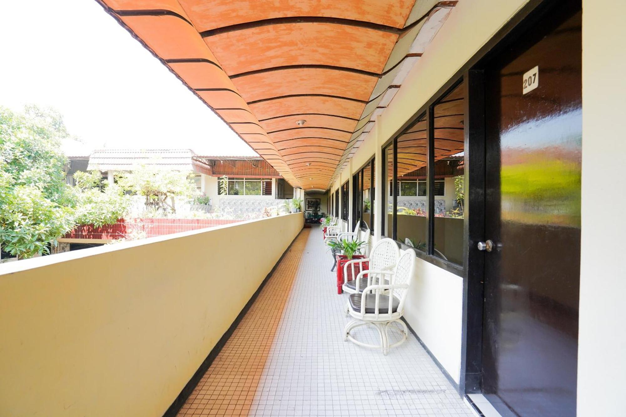 פרובולינגו Oyo 1652 Hotel Tampiarto מראה חיצוני תמונה