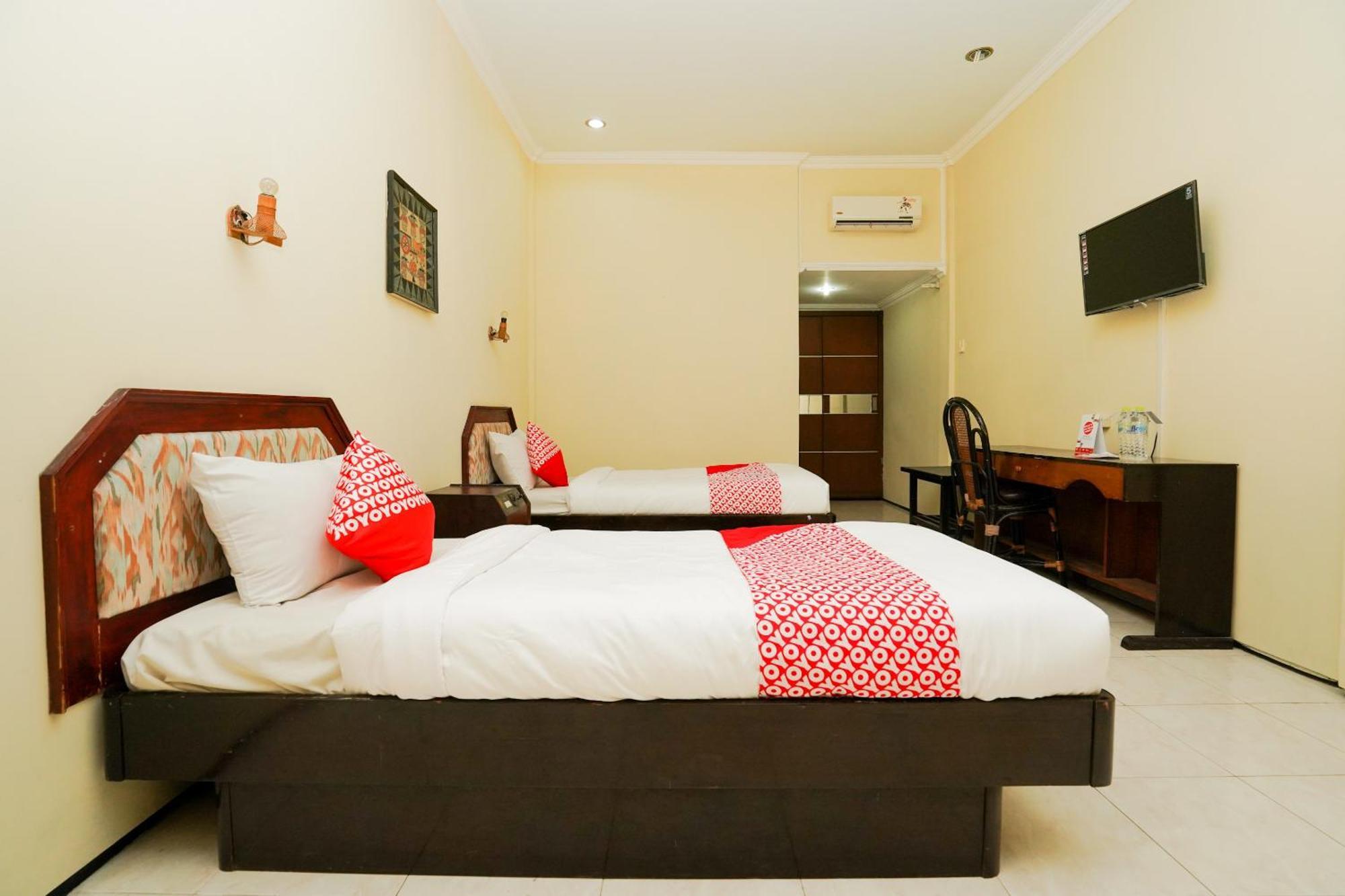 פרובולינגו Oyo 1652 Hotel Tampiarto מראה חיצוני תמונה