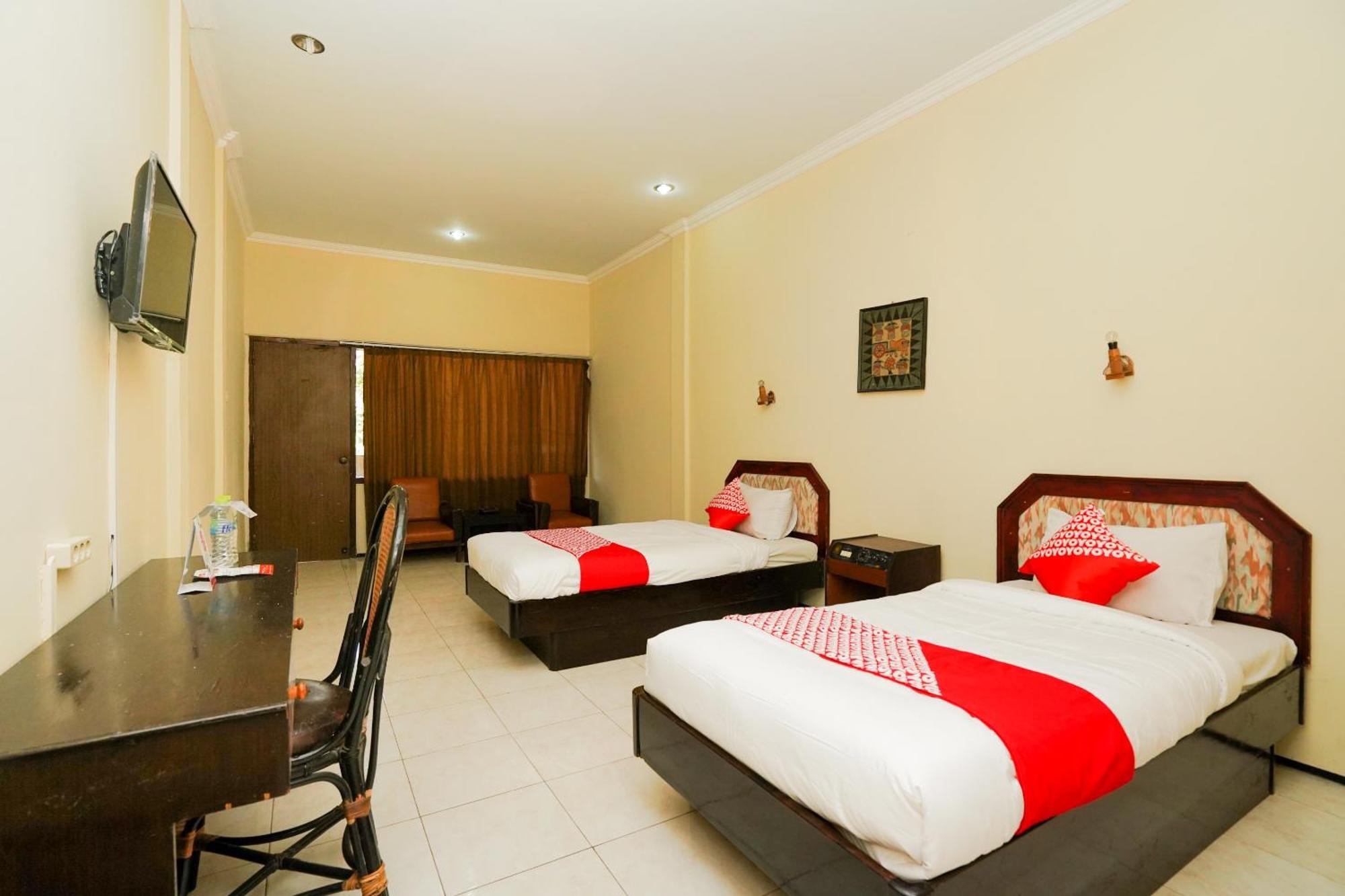 פרובולינגו Oyo 1652 Hotel Tampiarto מראה חיצוני תמונה
